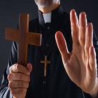 exorcista sacerdote rito